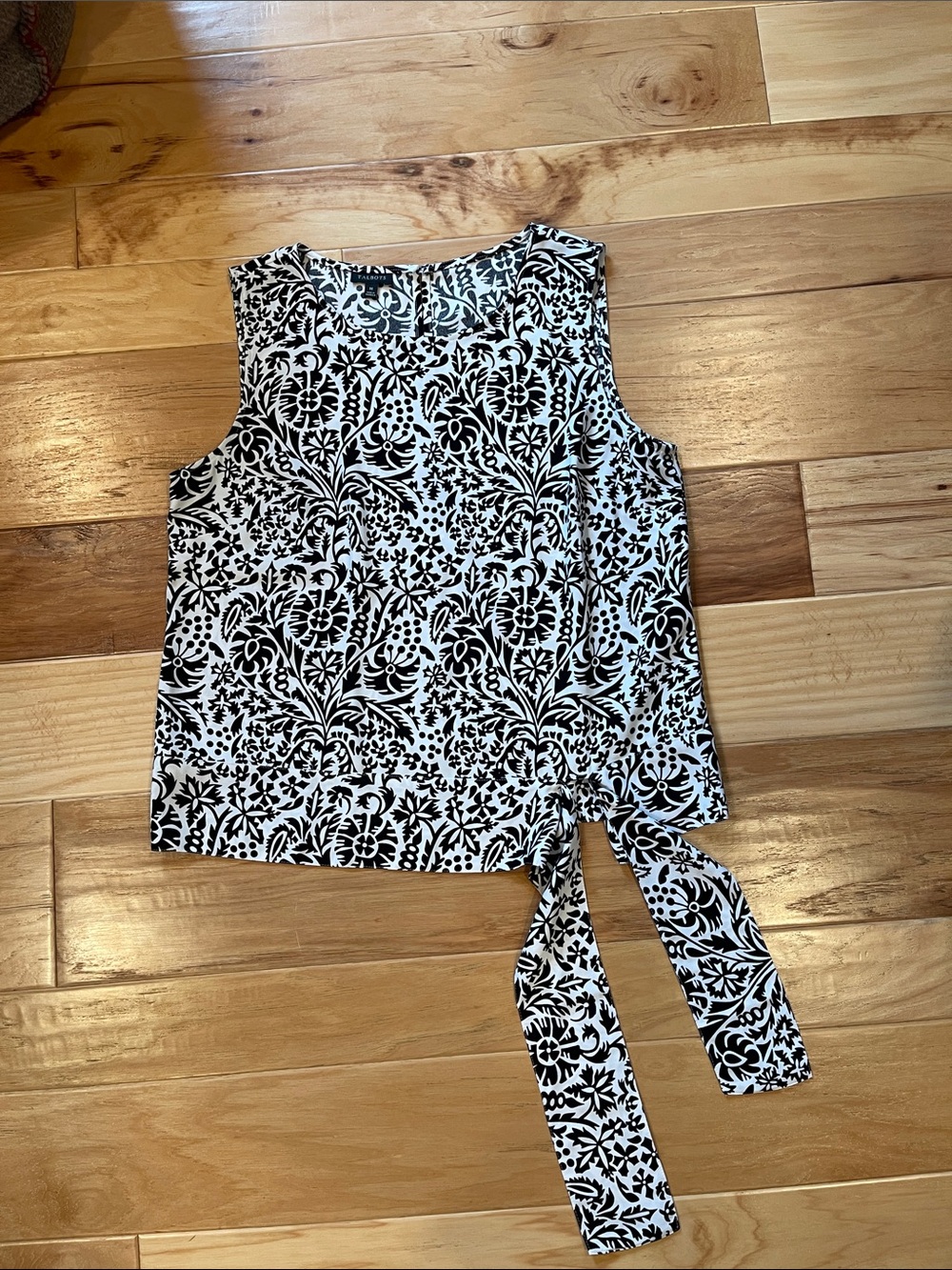 Talbots Black and White Floral Sleeveless Tie-Waist Top Size M
